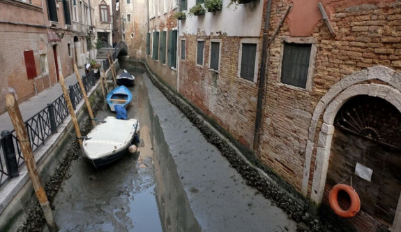 Venedik’in kanalları kurumaya başladı