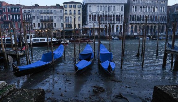 Venedik’te kanallar kurumaya başladı