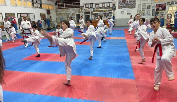 16 Taekwondocu kara kuşakta terfi etti
