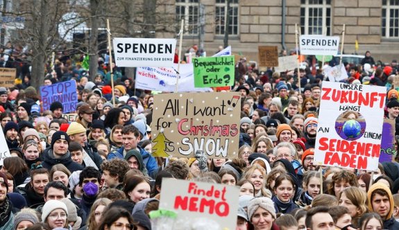 Almanya’da iklim aktivistleri gösteri düzenledi