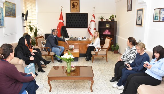 Girne Belediye Başkanı Şenkul, 14 Mart Tıp Bayramı nedeniyle Girne Akçiçek Hastanesi’ni ziyaret etti
