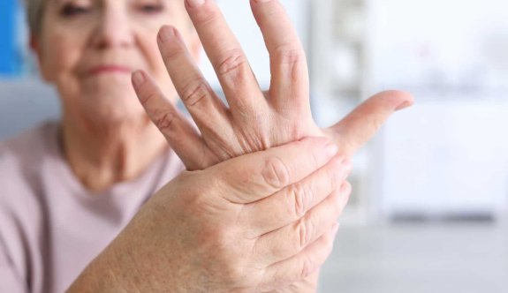 İltihaplı eklem romatizması Romatoid Artrit, en fazla 25-55 yaş arasındaki kadınlarda görülüyor