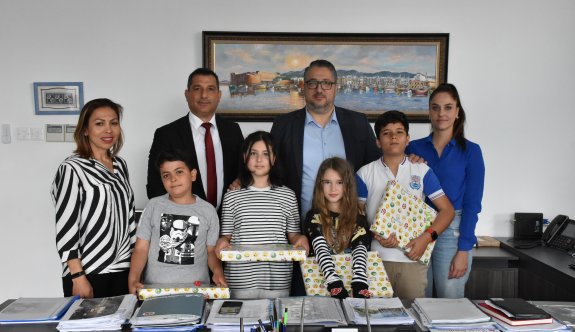 Girne Belediye Başkanı Şenkul, makamını çocuklara devretti
