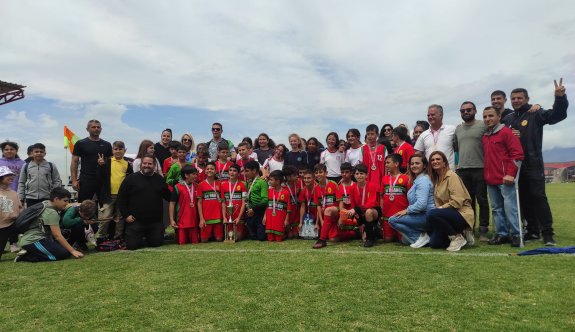 İlkokullar futbolda şampiyon Özgürlük İlkokulu