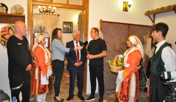Sümer Ezgü Kıbrıs kültürünü tanıtacak