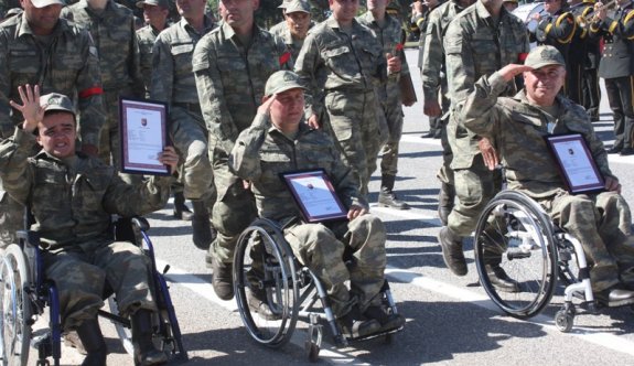 Engelliler, asker olmanın heyecanını yaşayacak