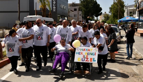 "Hayatı Paylaşmak İçin Engel Yok" sloganıyla Lefkoşa’da kortej düzenlendi