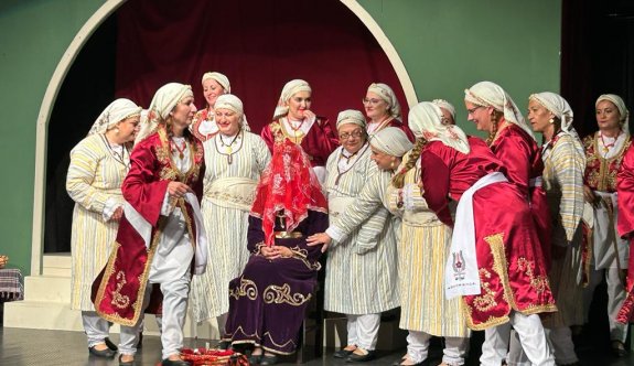 “ Kına Gecesi” adlı folklorik skeci Esentepe ve Çatalköy’de gerçekleştirildi