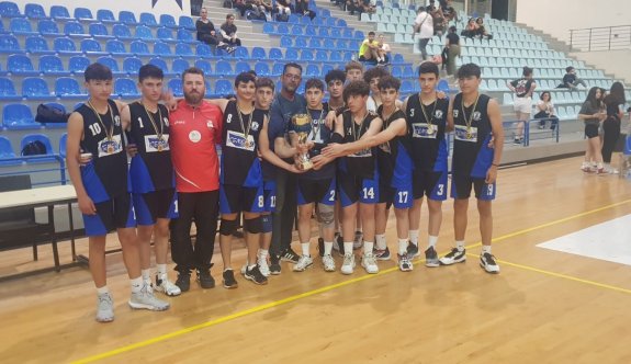Şampiyon Melekler U15 Erkekler Ligi Şampiyonu Çamlıkspor