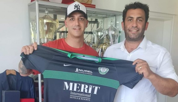 Billy Mehmet, Yeşilova’da futbolu bırakacak