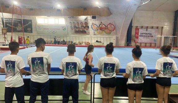 Cimnastikçiler, Bolu'da Melekler Takımı tişörtleriyle çalıştı
