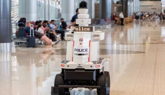 Havaalanında “Robot Polis” dönemi başladı
