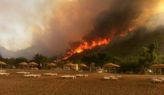 Kemer'deki orman yangınına havadan müdahale