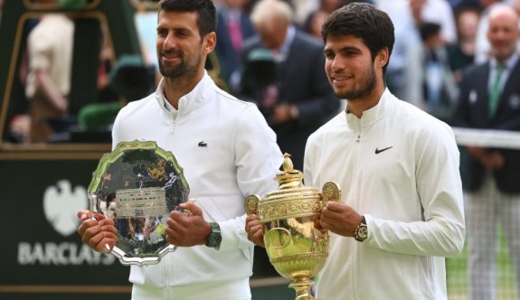 Wimbledon'ın yeni kralı Djokovic'i yıkan Alcaraz oldu