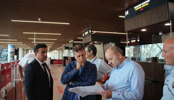 Bakan Erhan Arıklı, Ercan Havalimanı’nda incelemelerde bulundu
