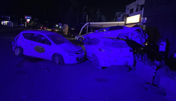 Girne ve Lefkoşa’da gece yarısından sonra meydana gelen trafik kazalarında 1’i ağır 2 yaralı