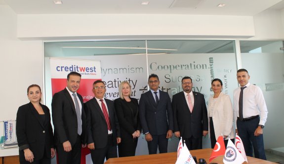 Creditwest Bank ile Dünya Barış Üniversitesi arasında ortak uyumlama protokolü imzalandı