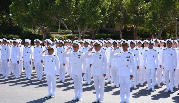 Deniz Harp Okulu öğrencileri Kuzey Kıbrıs'ı selamladı
