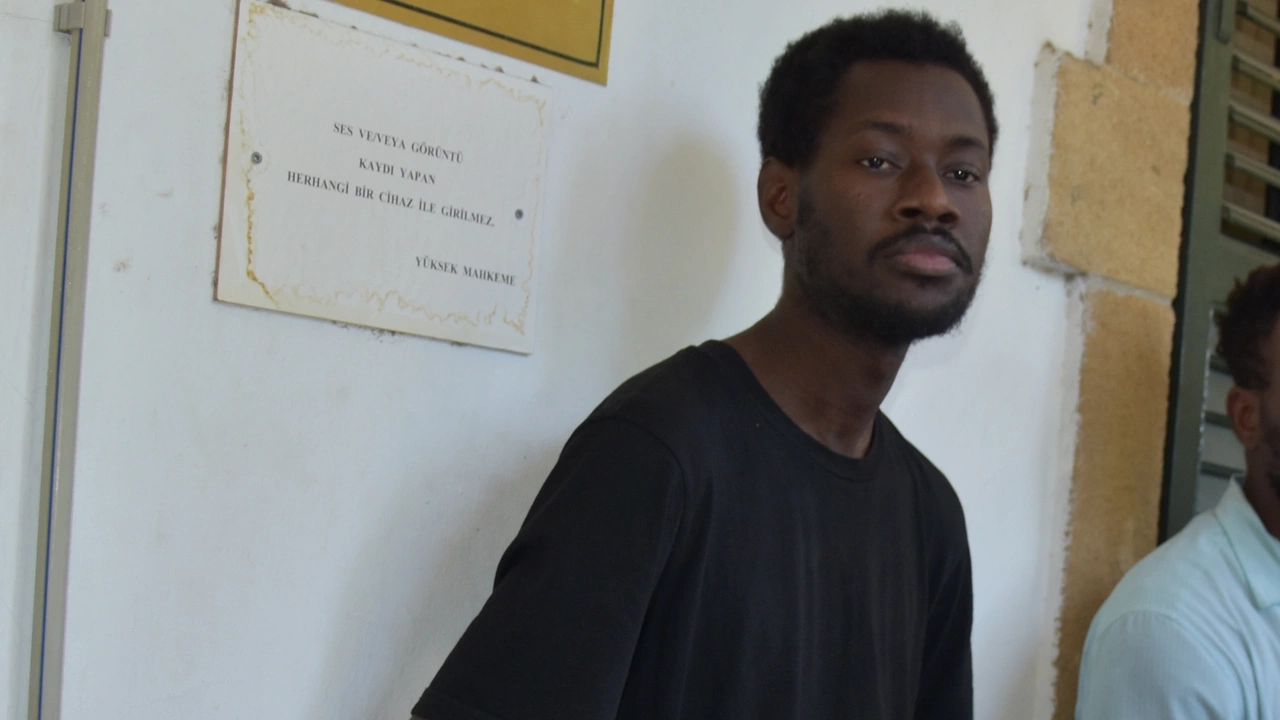 Evin odalarını kiralayan Nijeryalı üç yıldır kaçak yaşıyormuş!