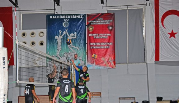 İtfaiyeciler voleybol turnuvasında kozlarını paylaştı