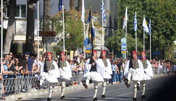 Ohi Günü Güney Kıbrıs’ta geçit töreniyle kutlandı