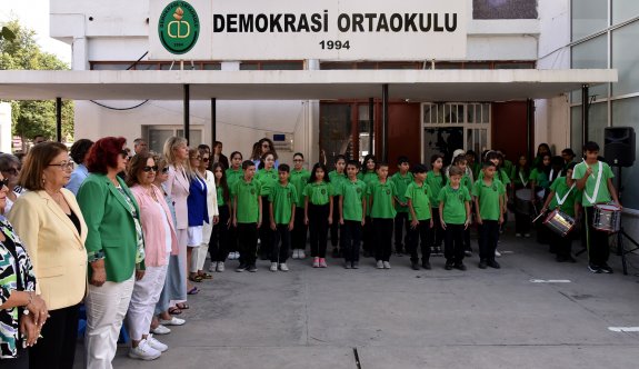 Ramadan Cemil ailesi, Demokrasi Ortaokulu’na bando ekipmanı bağışladı