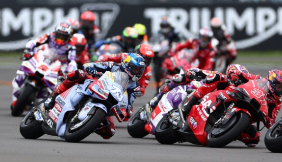 MotoGP'de şampiyon İspanya'da belli olacak