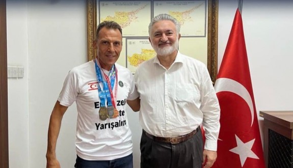 Ultra maratoncu Temizsoy, Evkaf desteğiyle zirveye koştu