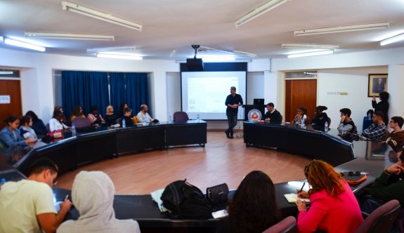 DAÜ'de “Sivil Toplum Kuruluşlarının Kıbrıs Barış Sürecindeki Rolü” konulu panel düzenlendi