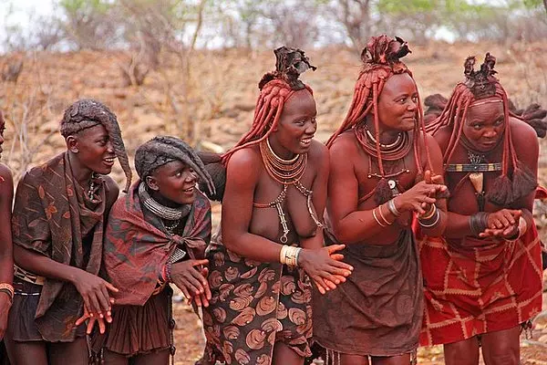 Himba kabilesinin nezaket göstergesi pes dedirtti
