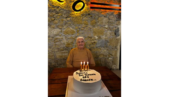 İrfan Düşer, 100. Yaşını Ailesiyle Kutladı