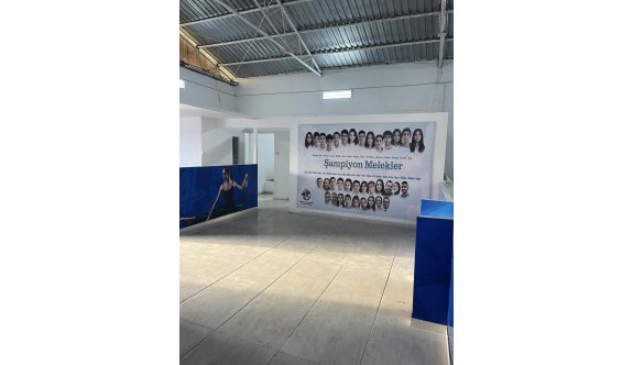 Şampiyon Meleklerimizin resimleri, Akçay’daki cimnastik salonuna yerleştirildi