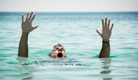 Yeniboğaziçi Halk Plajı'nda bir kişi boğulma tehlikesi geçirdi