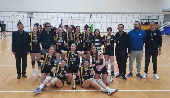 Filede U-16 Kızların  şampiyonu Çamlıkspor