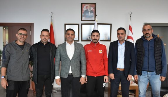 Lapta Türkiyeli futbolcusuyla, Ataser’i ziyaret etti