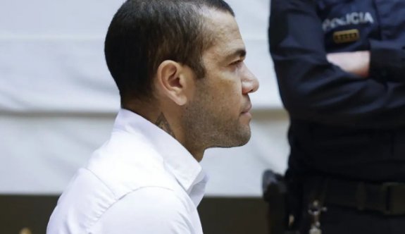 Dani Alves'e 4 yıl 6 ay hapis cezası