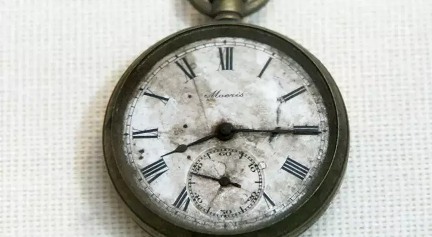 Atom bombasının atıldığı anı gösteren saat rekor fiyata satıldı