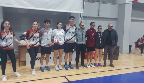 Badmintonda 17 Yaş altı turnuvasında şampiyonlar YDÜ'den