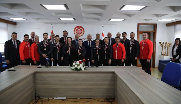 Cumhuriyet Meclisi Başkanı Töre Türkiye Karate Federasyonu heyetini kabul etti