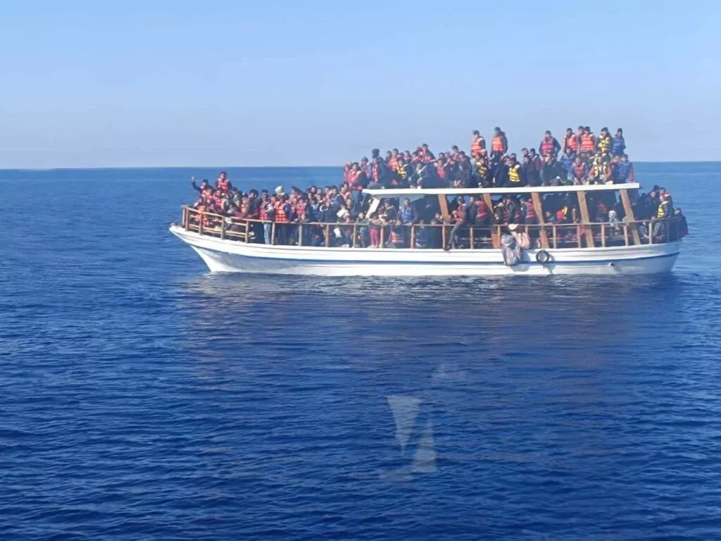 272 sığınmacı taşıyan teknelerin dört kaptanı tutuklandı