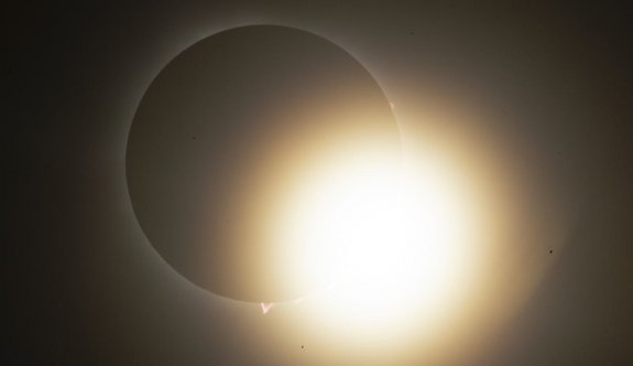 ABD’de milyonlarca kişi 2024'ün ilk tam Güneş tutulmasını izledi