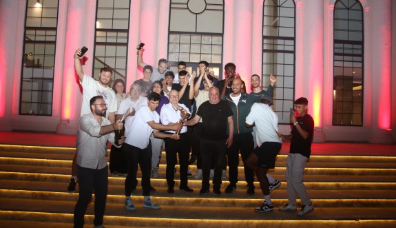 Caesar Larnaka Gençler Birliği Basketbol Takımı Şampiyonluğu Kutladı