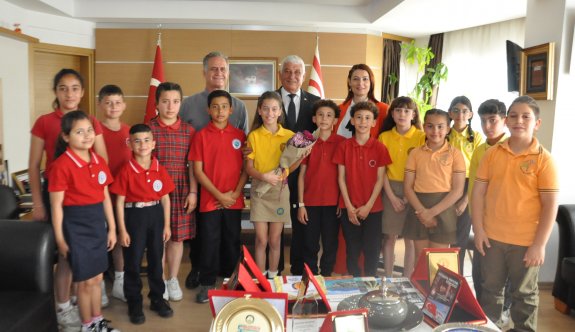 Güzelyurt Belediye Başkanı, 23 Nisan nedeniyle Güzelyurt ilkokullarından öğrencileri kabul etti