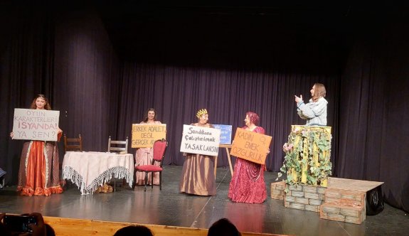 “Shakespeare’in Şen Kadınları” Girne’de sahnelendi