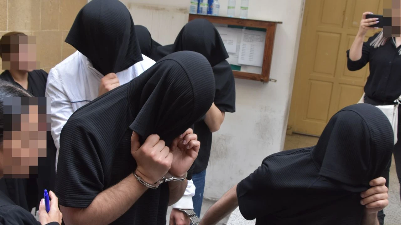 Tecavüzcülere 7’şer gün daha tutukluluk