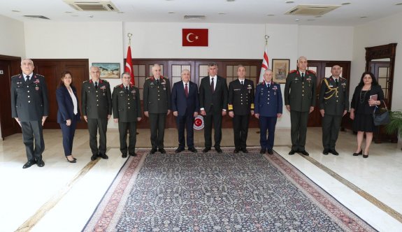 Türkiye Milli Savunma Bakanı Güler'den Lefkoşa Büyükelçisi Feyzioğlu'na ziyaret
