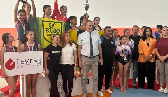 Cimnastikte ortaokulların değişmez şampiyonu Ruso Ortaokulu