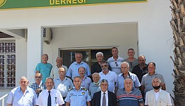 Manavoğlu emekli polislerle vedalaştı