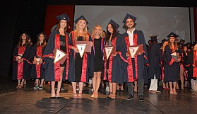YDÜ'de 150 genç sağlıkçı diplomalarını aldı