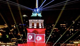 İstanbul kırmızı-beyaza büründü